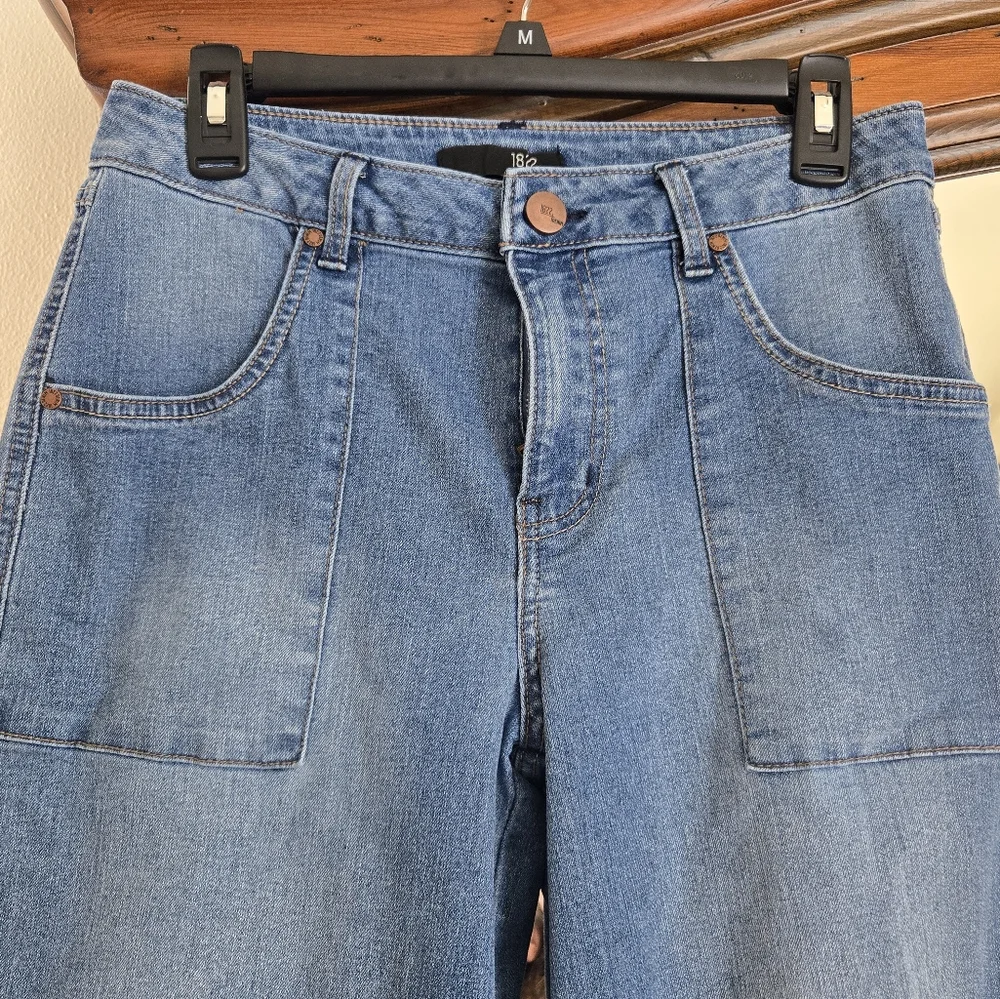 Women's Wide Leg Blue Jeans 30 Inch Inseam. - Picture 2 of 4